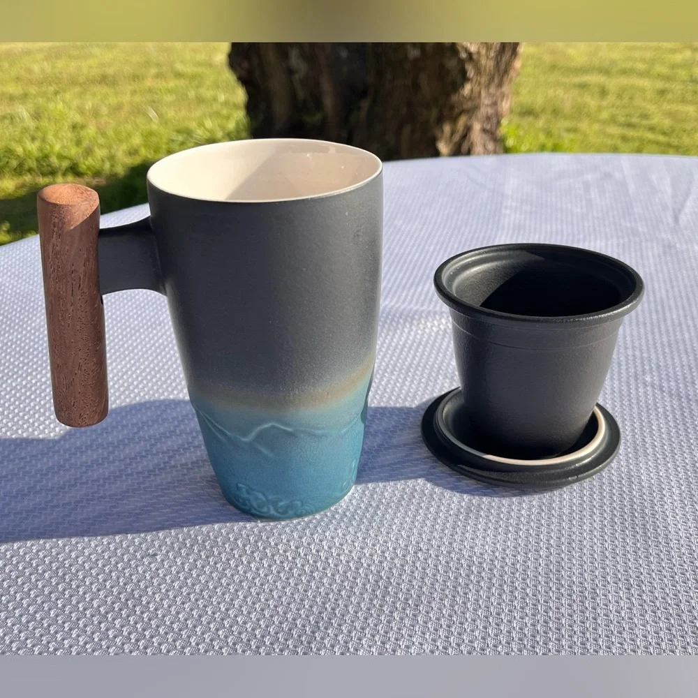 Ceramic tea mug and infuser, with lid. mountain landscape, wooden handle - Picture 2 of 9